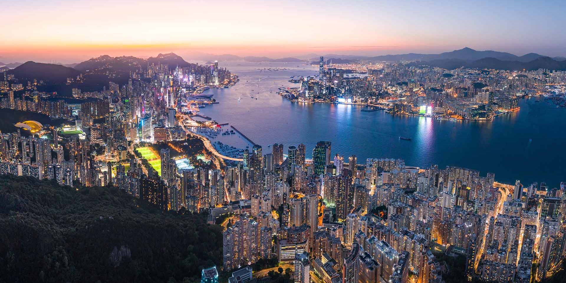 the-charm-of-the-bright-city-1920×1080