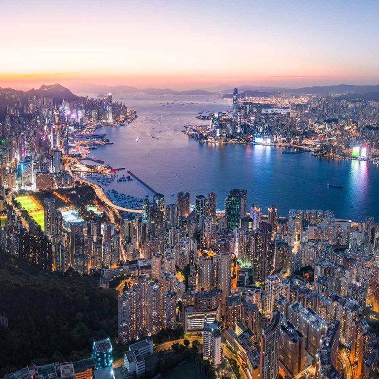 the-charm-of-the-bright-city-1920×1080